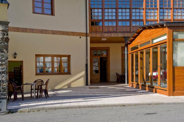 Hotel Restaurante La Casilla Cangas De Narcea Zewnętrze zdjęcie